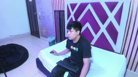 adrianwalkerr online show from 04-05-26, 04:42