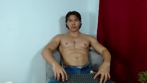Snapshot of adriel_escalante chatting on 10-18-25, 01:30 adriel_escalante online show from 10-18-25, 01:30