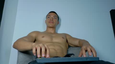 adriel_escalante online show from 05-12-26, 05:26