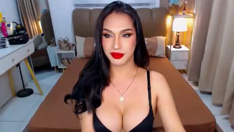 Snapshot of adychavez chatting on 02-13-25, 11:06 Ur Dream girl online show from 02-13-25, 11:06