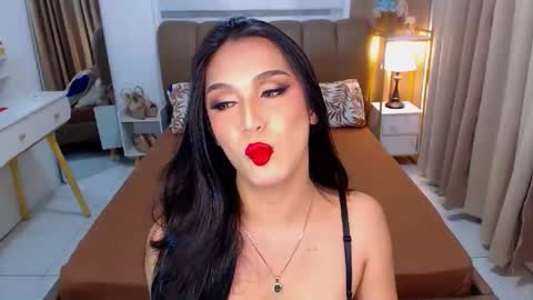 Snapshot of adychavez chatting on 02-18-25, 08:59 Ur Dream girl online show from 02-18-25, 08:59