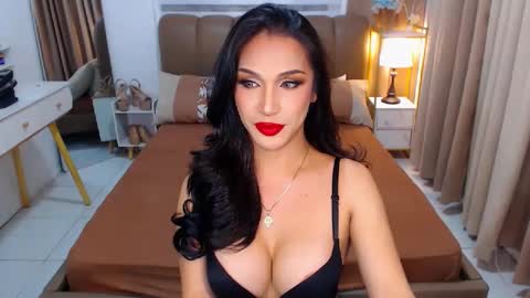 Snapshot of adychavez chatting on 02-25-25, 02:44 Ur Dream girl online show from 02-25-25, 02:44
