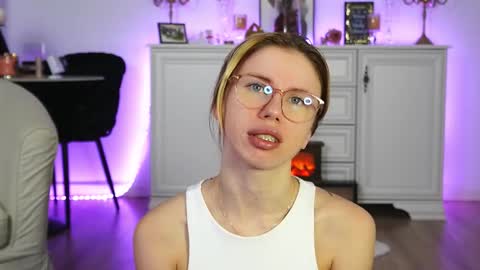 Aelia online show from 10-28-25, 05:55