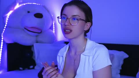 Snapshot of aelia_anara chatting on 04-24-26, 05:37 Aelia online show from 04-24-26, 05:37
