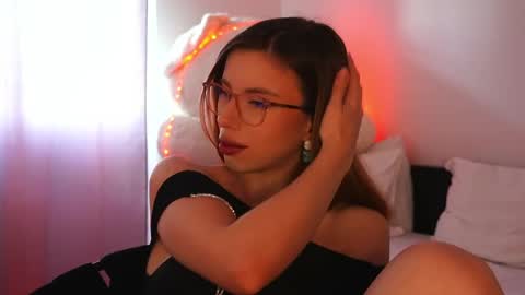 Snapshot of aelia_anara chatting on 05-16-26, 04:09 Aelia online show from 05-16-26, 04:09