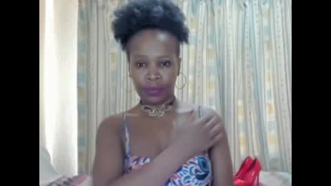 Snapshot of aficangagqueen chatting on 10-11-25, 01:09 AfricanSquirtQueen online show from 10-11-25, 01:09