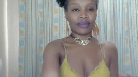 Snapshot of aficangagqueen chatting on 11-04-25, 02:05 AfricanSquirtQueen online show from 11-04-25, 02:05