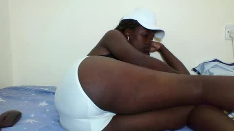 Yvonne online show from 07-28-26, 06:53