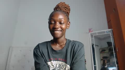 Snapshot of africanpetitequeen chatting on 02-14-25, 08:26 CIARA online show from 02-14-25, 08:26