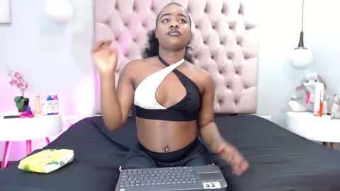 Snapshot of afrika_evanss chatting on 11-14-25, 02:27 Call me Afrika online show from 11-14-25, 02:27