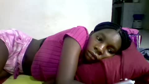 Snapshot of afronubians_ chatting on 01-31-25, 04:06 pink and josphen online show from 01-31-25, 04:06