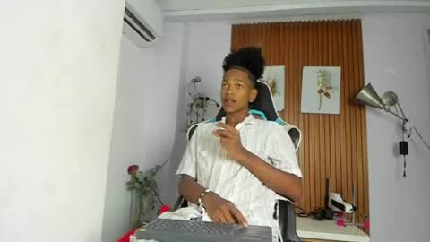 Snapshot of afrowayuu chatting on 06-15-26, 05:26 afrowayuu online show from 06-15-26, 05:26
