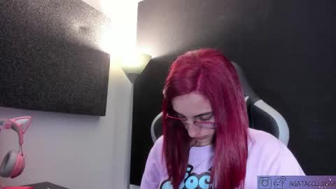 Snapshot of agatacollinsss chatting on 02-25-26, 08:07 Agata Collinss online show from 02-25-26, 08:07