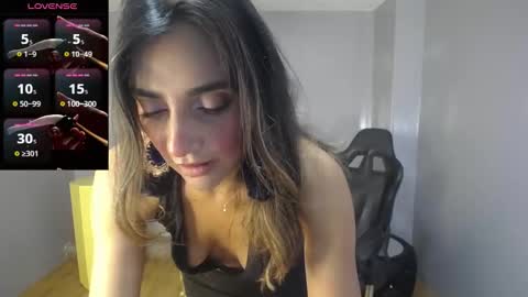 Snapshot of agatha_brooks_t chatting on 09-15-25, 12:27 AGATHA online show from 09-15-25, 12:27