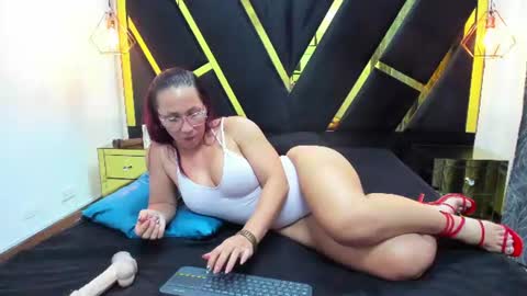 Snapshot of agatha_fit chatting on 07-22-26, 01:14 AGATHA online show from 07-22-26, 01:14