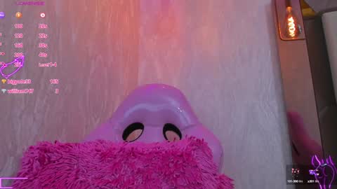 Snapshot of agatha_russh_ chatting on 01-11-25, 09:04 LUNNA online show from 01-11-25, 09:04