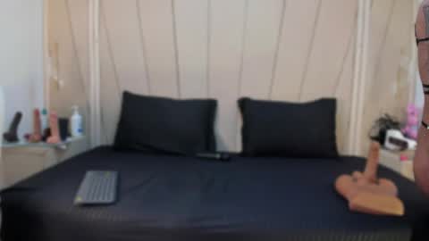 Agatha Steel online show from 04-15-26, 07:32