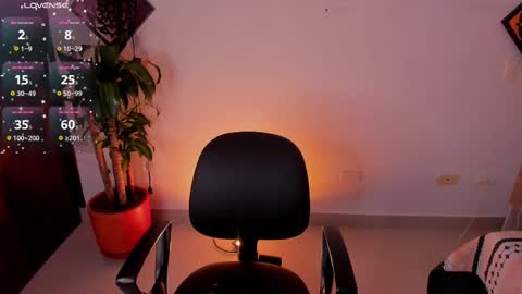 Snapshot of agatha_vixen chatting on 02-17-25, 12:38 Agatha vixen online show from 02-17-25, 12:38