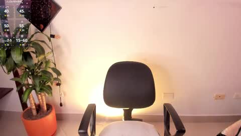 Snapshot of agatha_vixen chatting on 03-12-25, 03:18 Agatha vixen online show from 03-12-25, 03:18