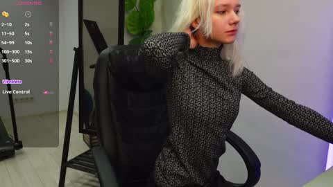 Agelina Lilly Laura online show from 01-17-26, 06:40