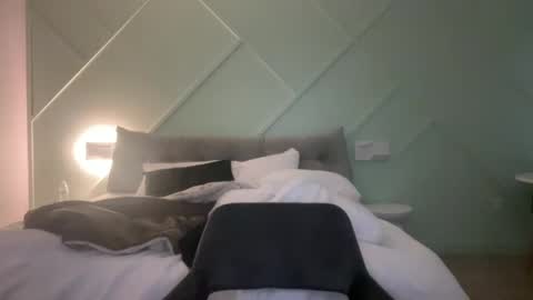 Snapshot of aggbb chatting on 01-12-25, 03:25 Annie online show from 01-12-25, 03:25