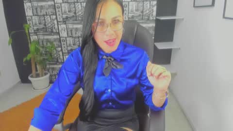 Snapshot of aghata_moon chatting on 12-23-24, 06:27 Aghata Moon online show from 12-23-24, 06:27