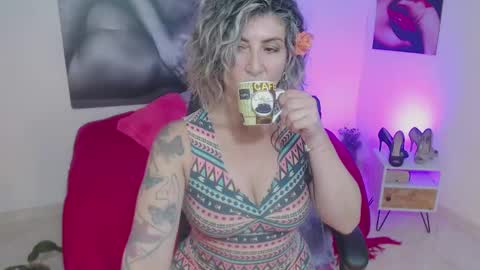 Snapshot of agnes_blackmore chatting on 02-06-25, 03:06 Lily online show from 02-06-25, 03:06