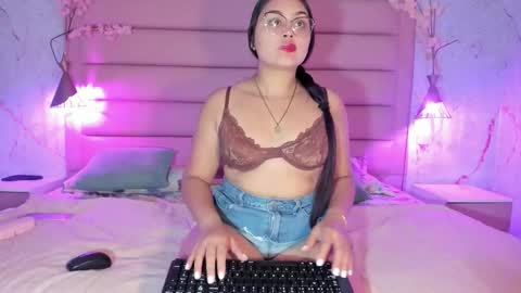 Snapshot of agnesrocuzzo chatting on 11-25-25, 11:10 agnesrocuzzo online show from 11-25-25, 11:10