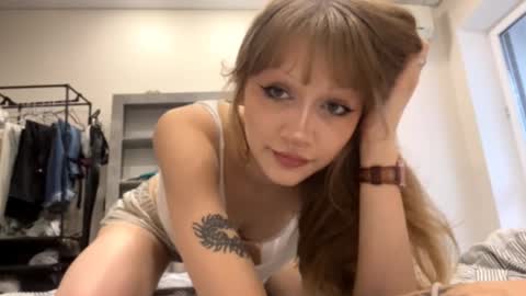 Lola online show from 10-13-25, 01:44