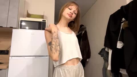Lola online show from 10-20-25, 02:50