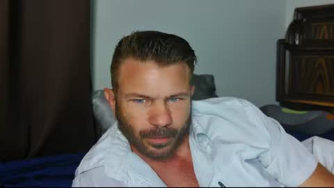 Blue Eyed Handsome Man online show from 07-08-26, 01:43