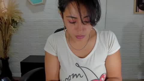 Snapshot of ahisha09 chatting on 03-05-25, 03:07 Ahisha online show from 03-05-25, 03:07