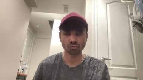Snapshot of ahmedkhan632131 chatting on 04-27-26, 01:25 Dylan online show from 04-27-26, 01:25