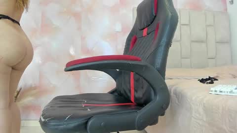 Snapshot of aida_rose chatting on 03-05-25, 06:45 karoline online show from 03-05-25, 06:45