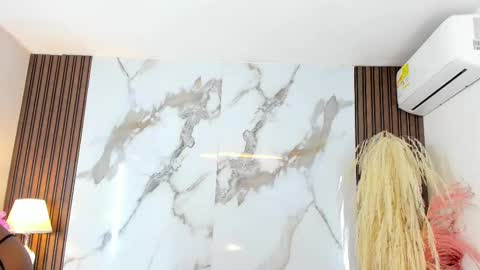 Aida  online show from 02-15-25, 06:33