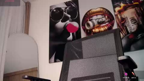 Aida  online show from 12-22-25, 10:01