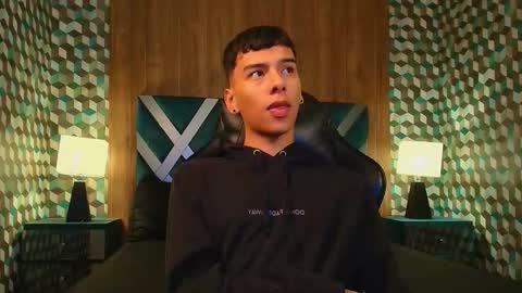 Snapshot of aiden_royce chatting on 10-24-25, 05:48 aiden_royce online show from 10-24-25, 05:48