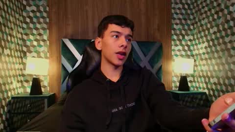 Snapshot of aiden_royce chatting on 11-16-25, 01:22 aiden_royce online show from 11-16-25, 01:22