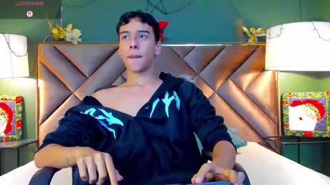 Snapshot of aiden_royce chatting on 12-18-25, 10:05 aiden_royce online show from 12-18-25, 10:05