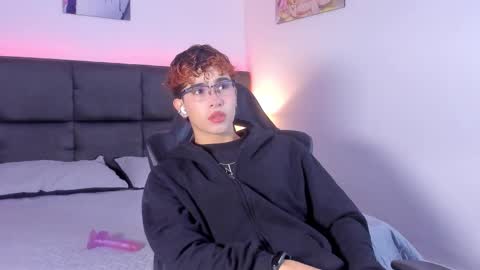 Aiden  online show from 10-11-25, 12:04