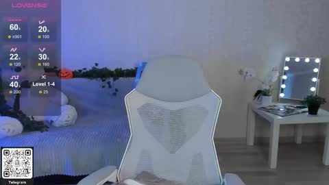 Lynn online show from 03-08-26, 01:59