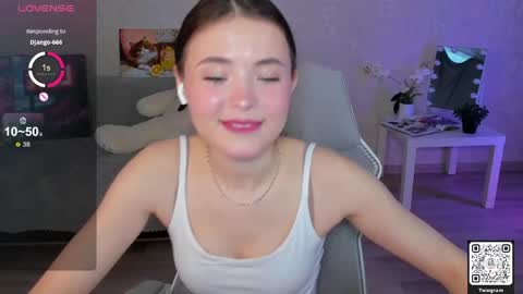 Snapshot of aiklynne chatting on 05-15-26, 07:37 Lynn online show from 05-15-26, 07:37