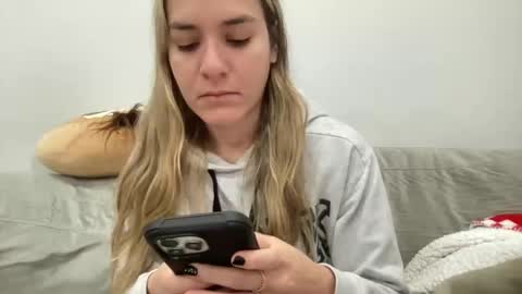 Snapshot of ailebun chatting on 01-11-25, 01:22 Aile online show from 01-11-25, 01:22