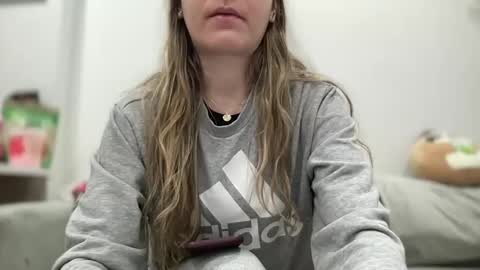 Snapshot of ailebun chatting on 02-25-25, 01:41 Aile online show from 02-25-25, 01:41