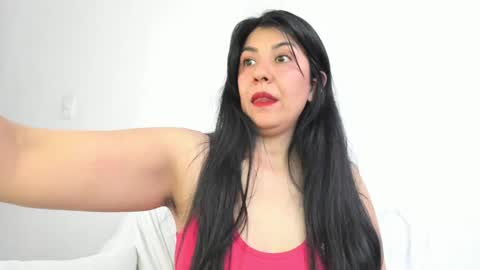 Snapshot of aisha_latina chatting on 12-19-24, 05:18 Katie online show from 12-19-24, 05:18