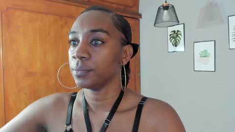 Snapshot of aisha_w10 chatting on 01-12-25, 03:14 Aisha online show from 01-12-25, 03:14