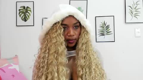 Snapshot of aisha_w10 chatting on 03-04-25, 03:26 Aisha online show from 03-04-25, 03:26