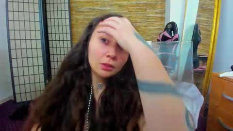 Aisha online show from 12-17-25, 06:08