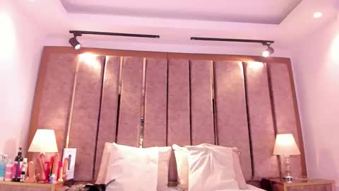 AishaValcazar online show from 04-11-26, 04:17