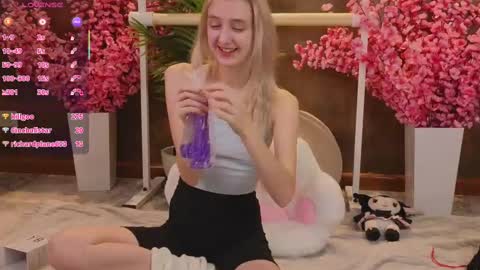 Snapshot of aishiro chatting on 02-27-25, 12:45 aishiro online show from 02-27-25, 12:45